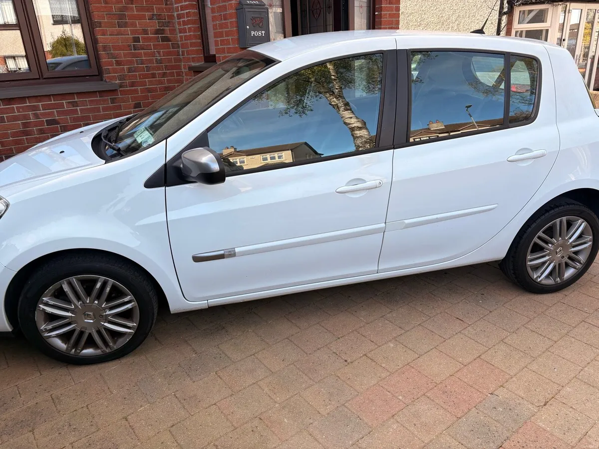 Renault Clio - Image 1