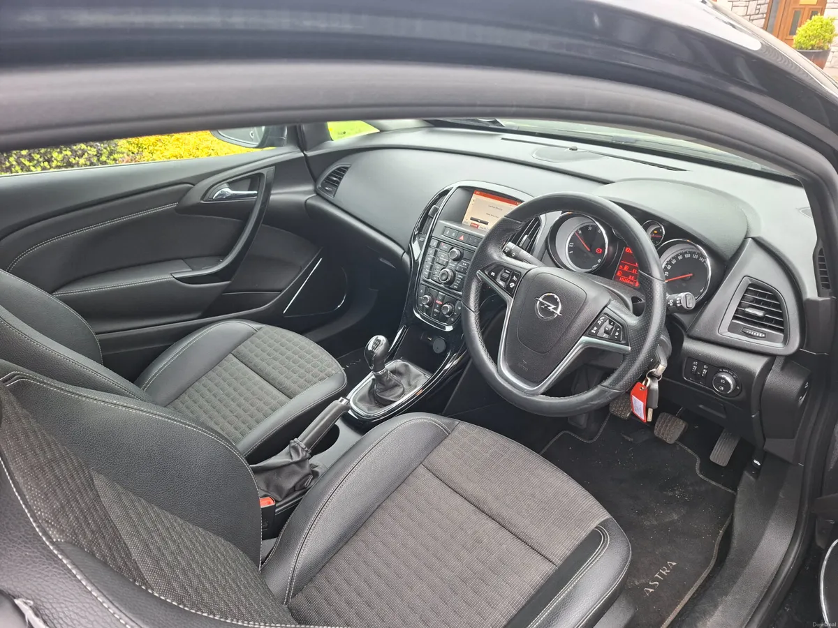Opel Astra 2017 - Image 3