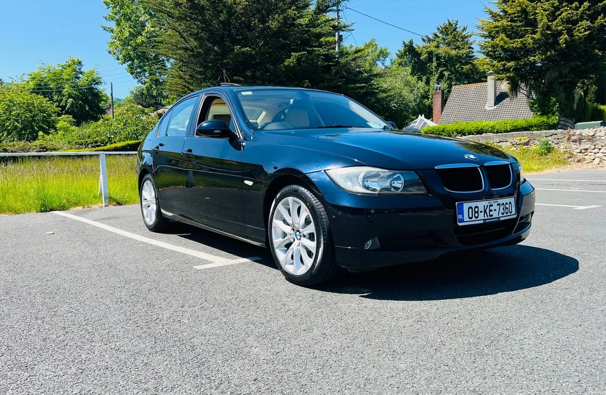 BMW 320i AUTO - Image 1