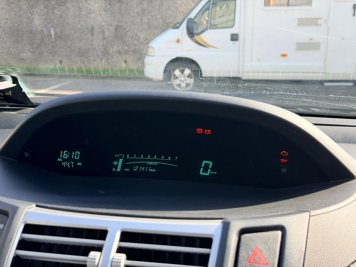 Toyota Yaris 1.0 Manual | Low KM | Reliable car - Image 3