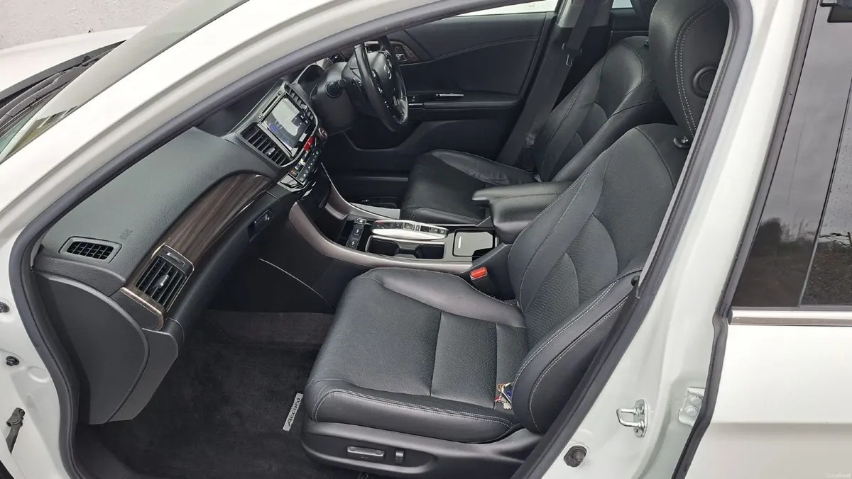 Honda Accord 2017 - Image 2