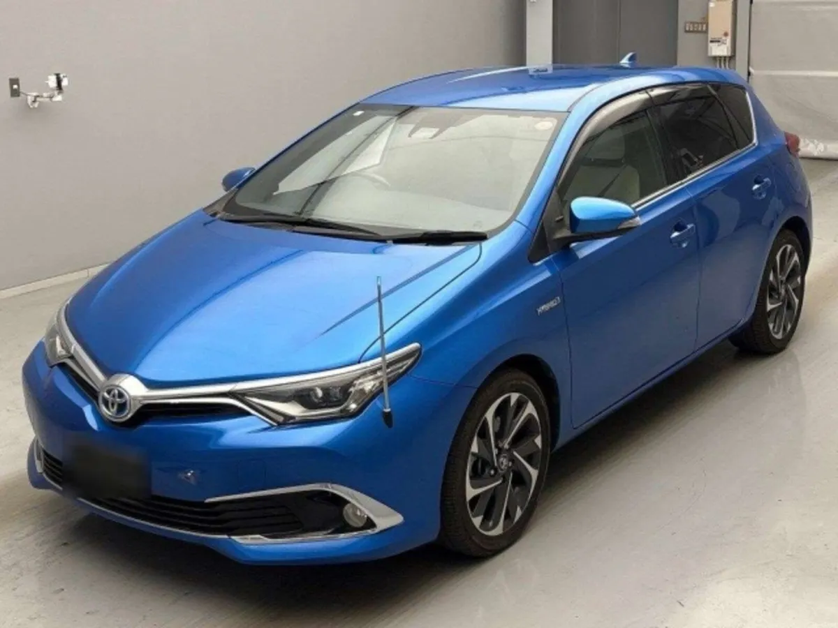 2017 Toyota Auris Hybrid - Image 2