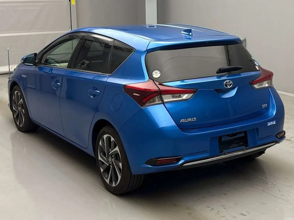 2017 Toyota Auris Hybrid - Image 4