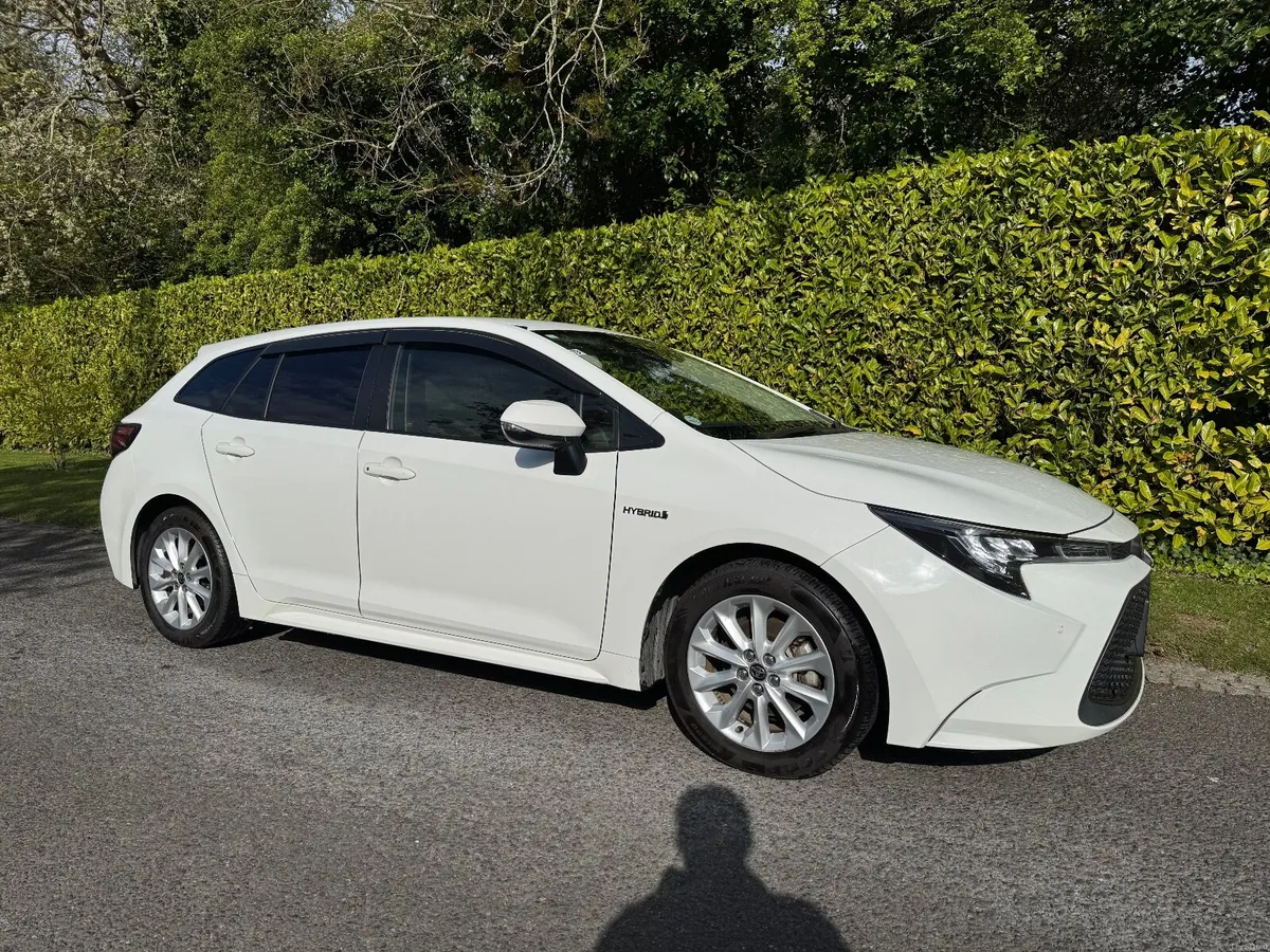 2020 Toyota Corolla Touring Estate 1.8 Hybrid - Image 2