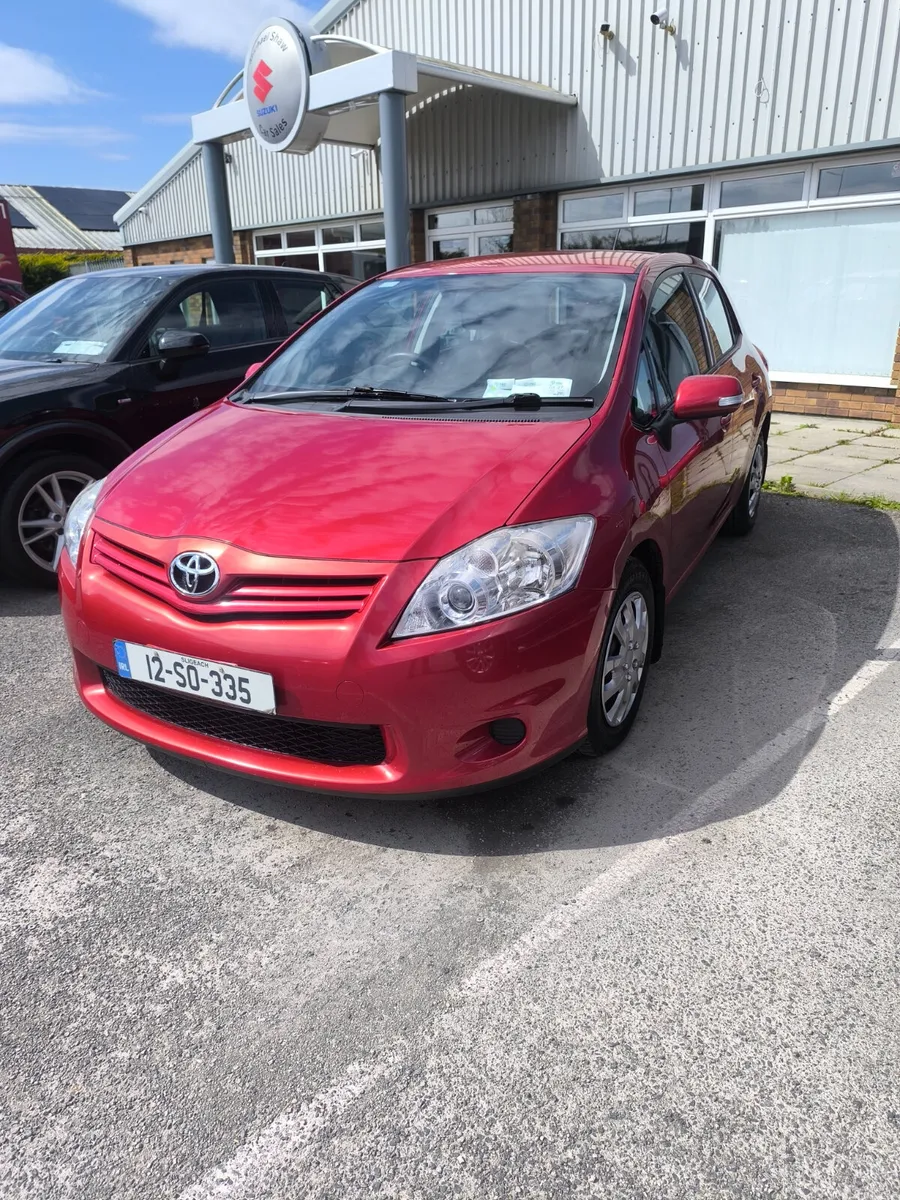 12 Toyota Auris 1.4 D4D - Image 1