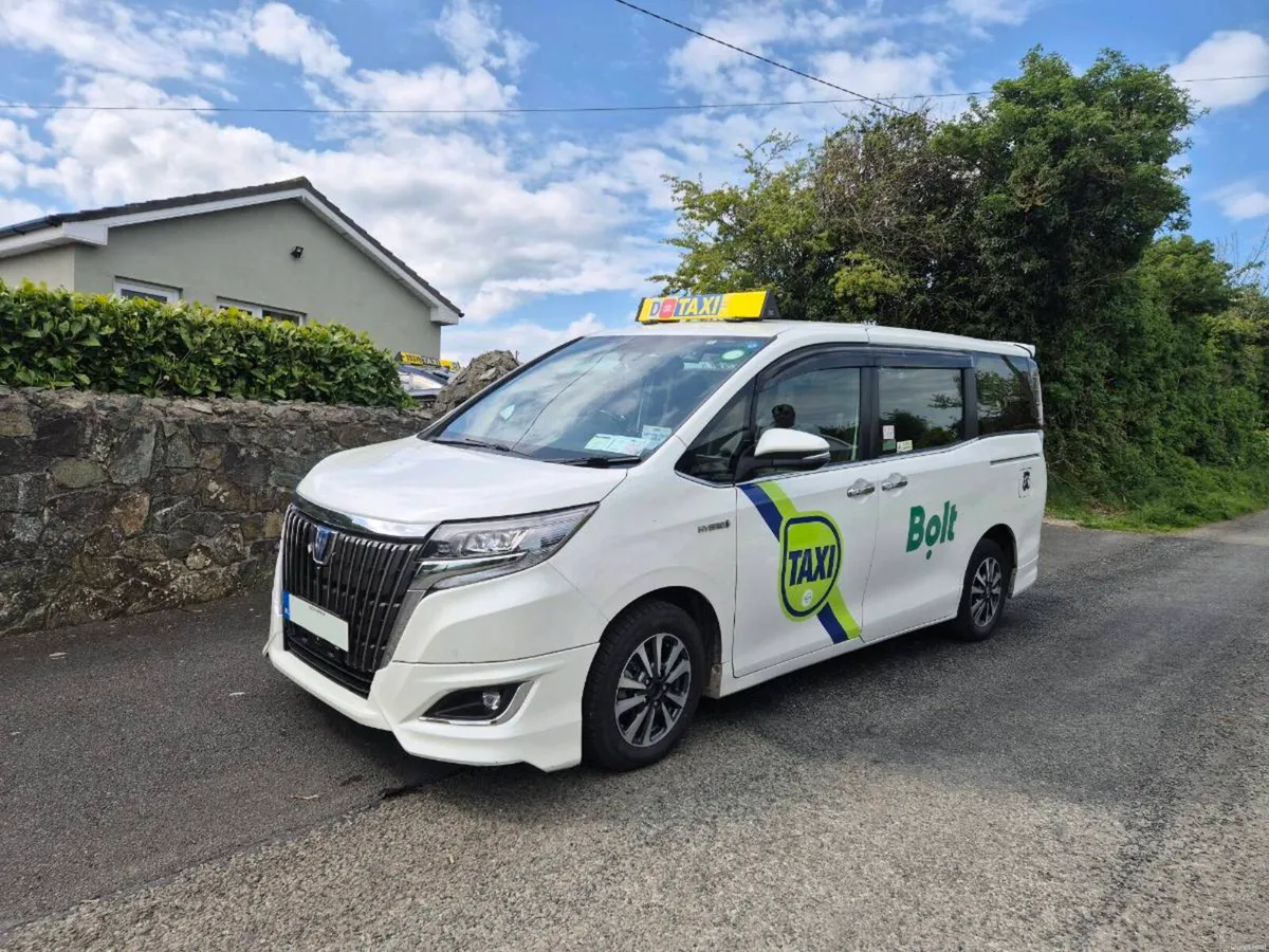 Toyota Esquire 2021 - Image 4