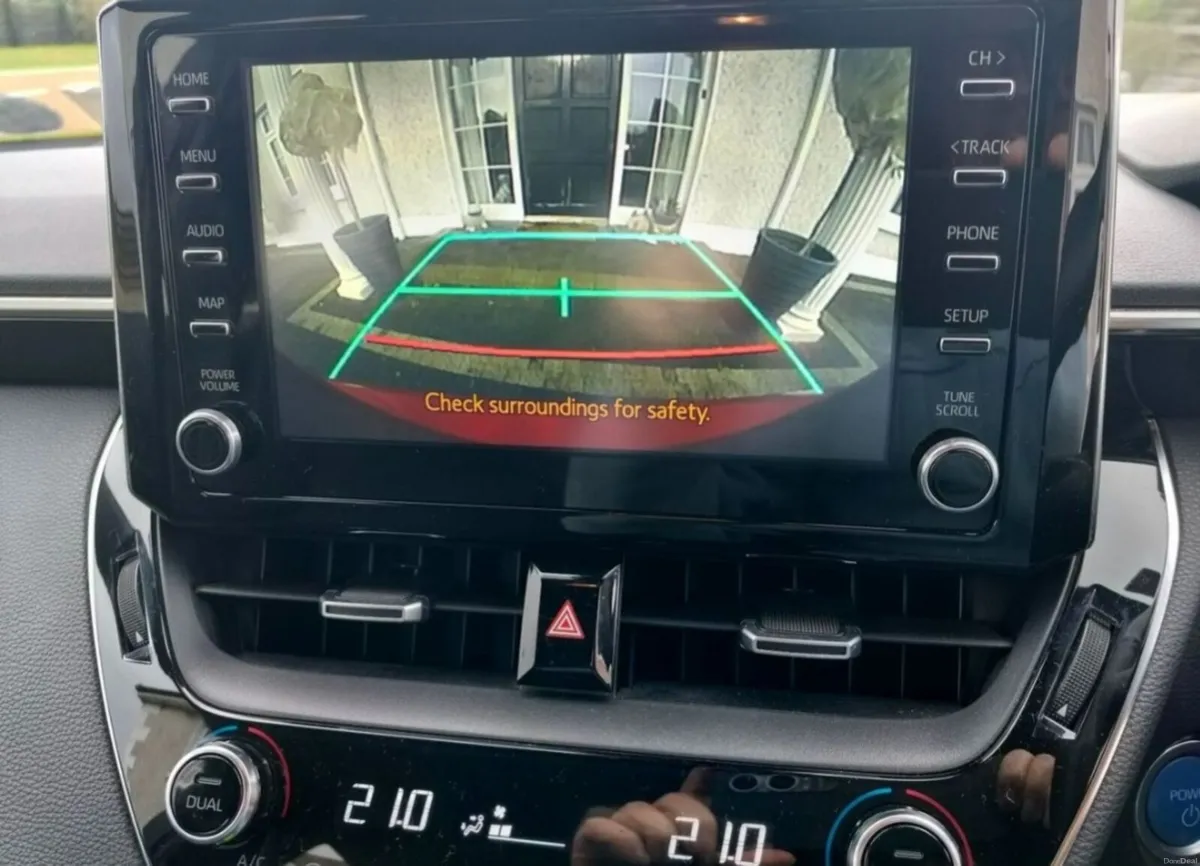 Toyota Corolla Hybrid - Image 4