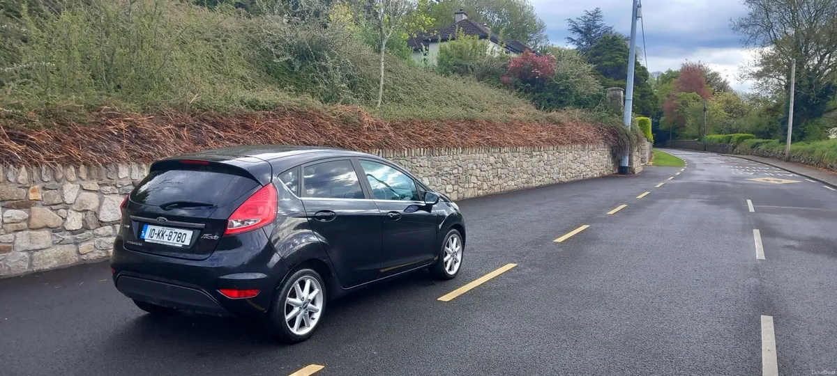 Ford Fiesta 2010 - Image 2
