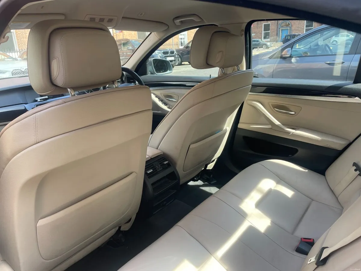 BMW 5-Series 2011 - Image 4