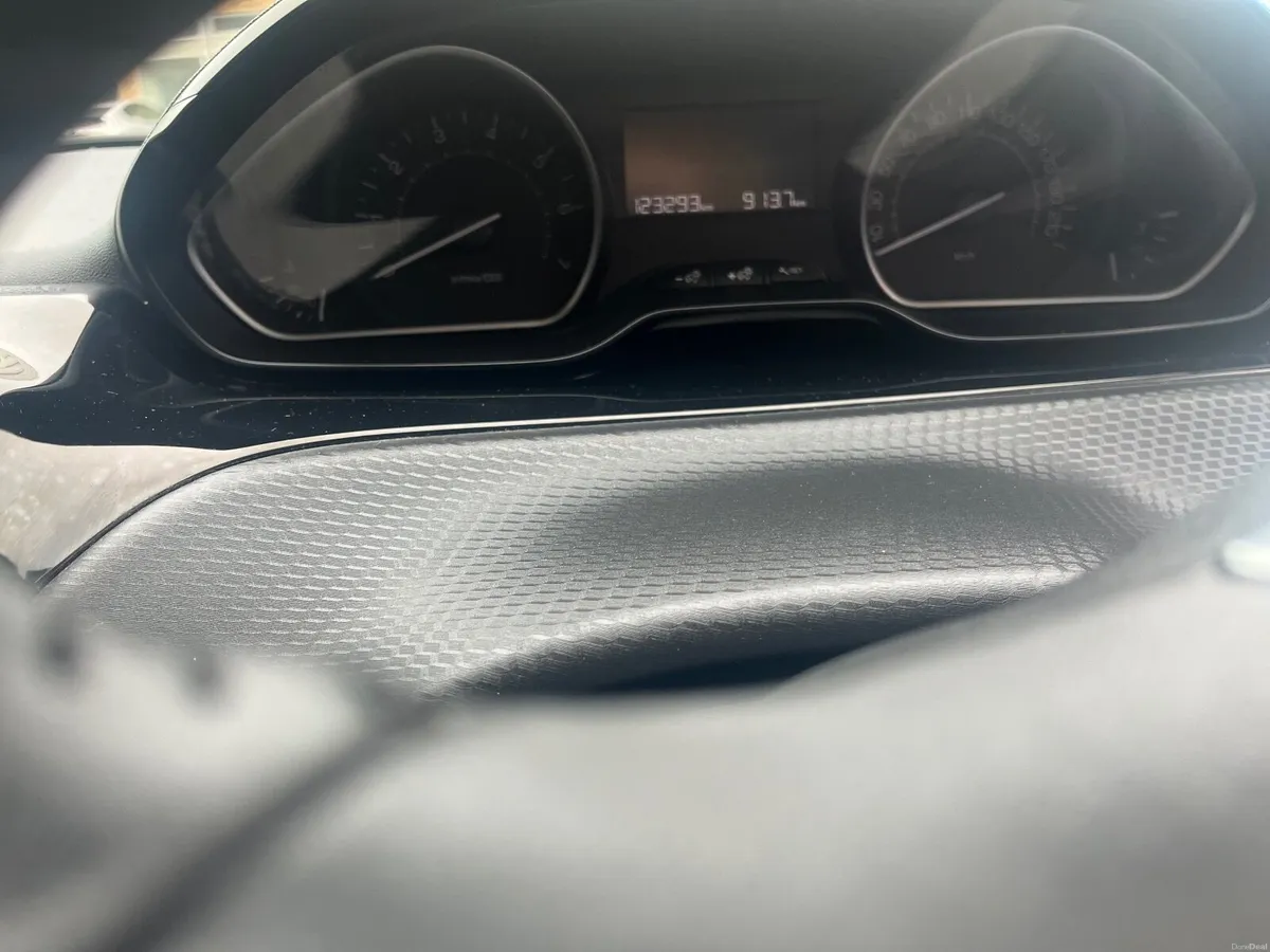 Peugeot 2008 2018 - Image 3