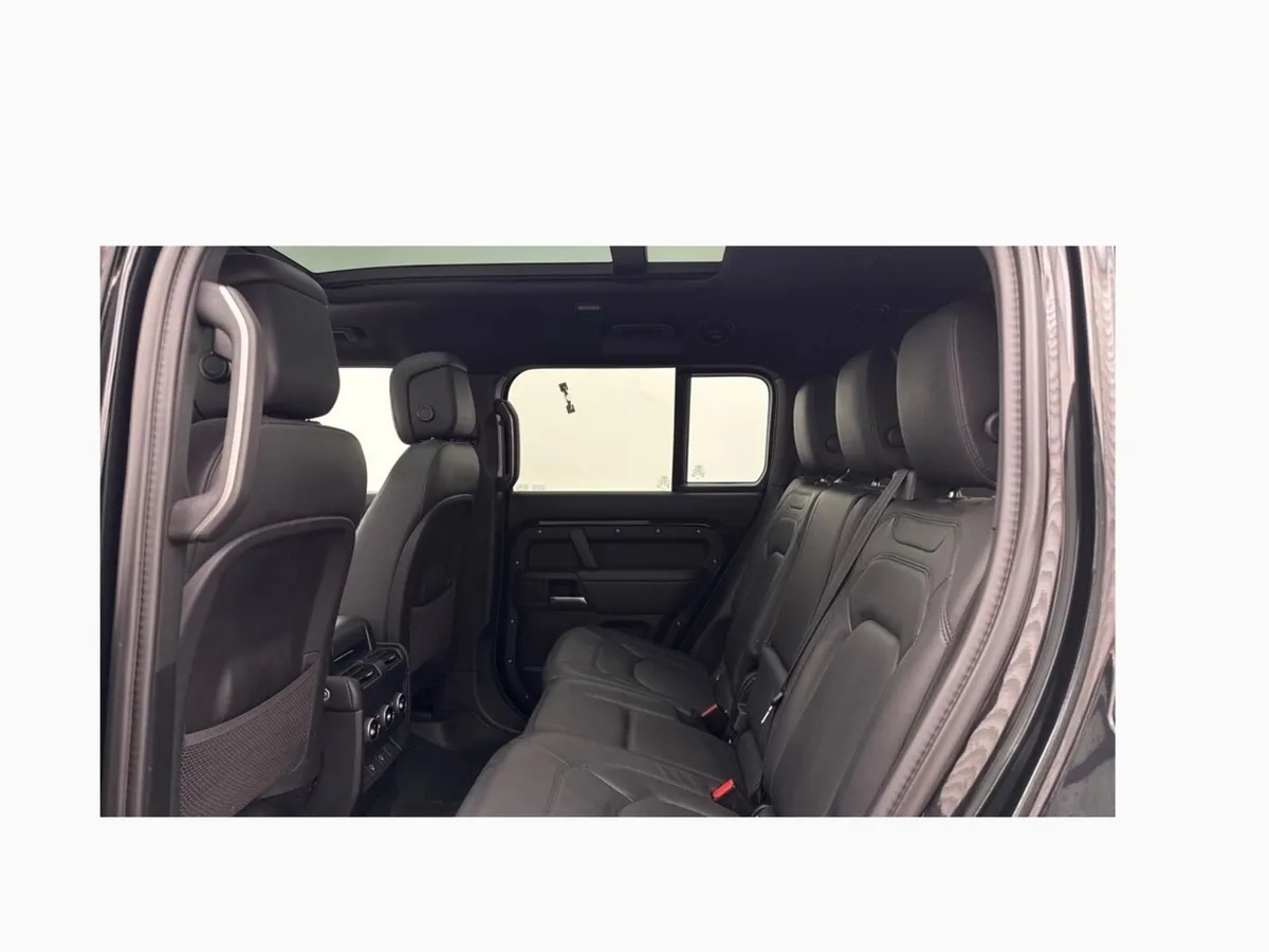 Land Rover Defender Diesel Estate X-Dynamic HSE - Image 4