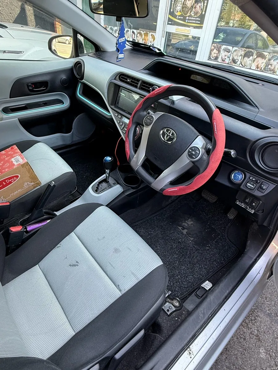 Toyota Aqua hybrid - Image 3