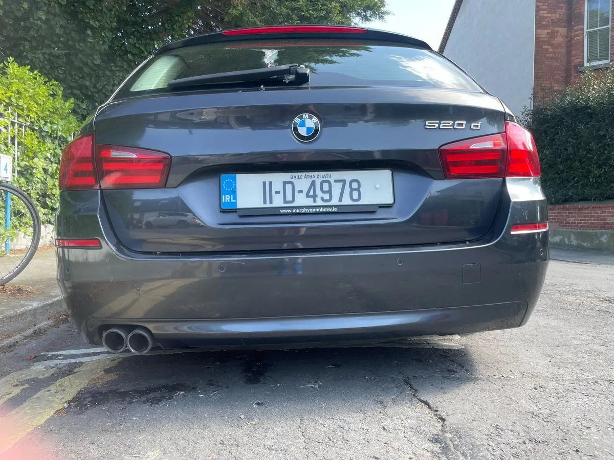 BMW 5-Series 2011 - Image 2