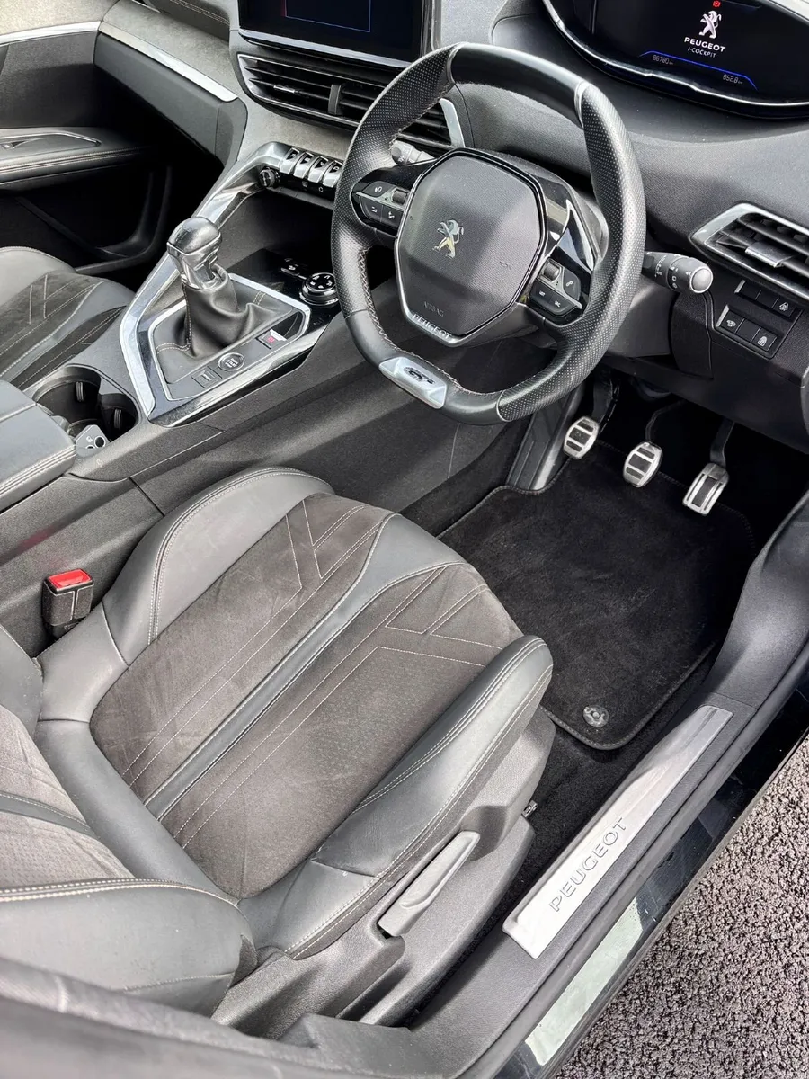 Stunning Peugeot 5008 GT – Striking Black 7-Seater - Image 4