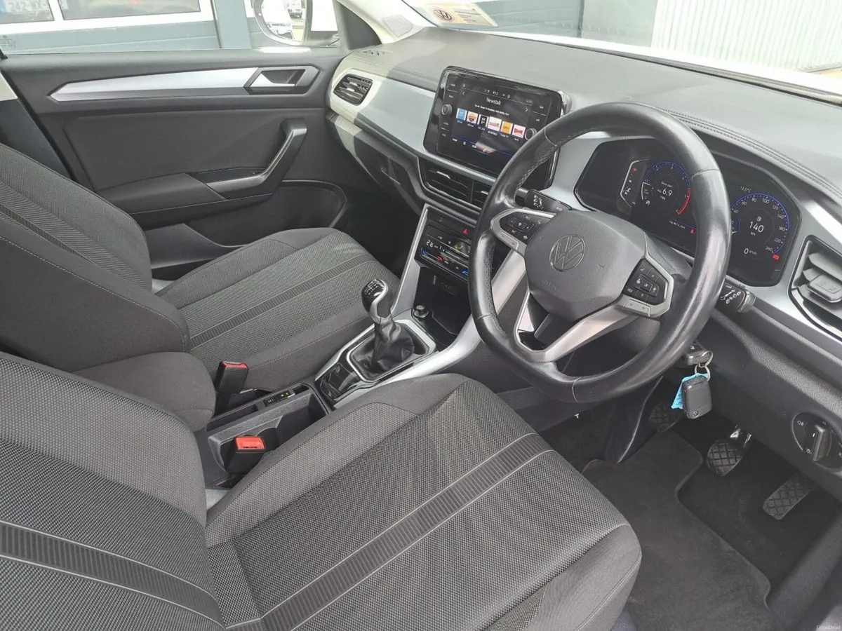 Volkswagen T-Roc LIFE 2.0TDI 116HP MANUAL - Image 6