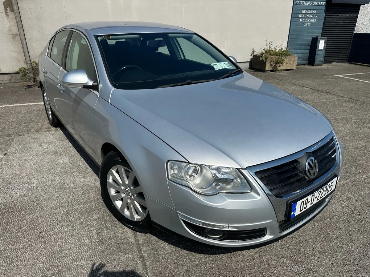 Volkswagen Passat 1.4 TSI LOW KMS LIKE NEW - Image 1