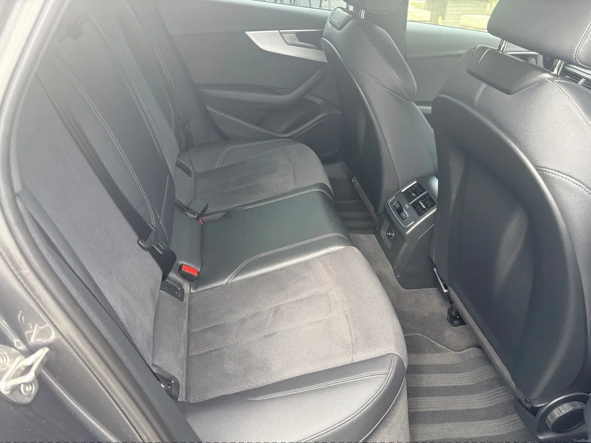 Audi A4 2023 - Image 4