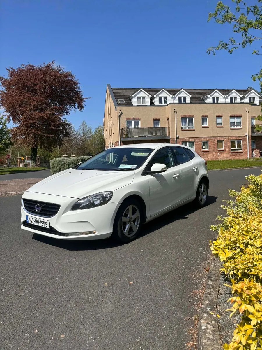 Volvo V40 1.6D NEW NCT 06/2027 & Tax 05/26 - Image 2