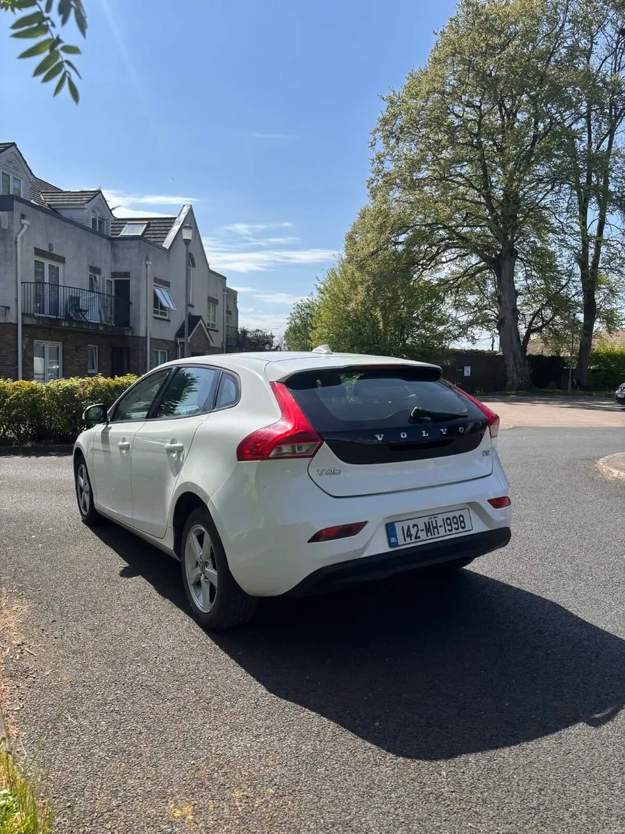 Volvo V40 1.6D NEW NCT 06/2027 & Tax 05/26 - Image 4