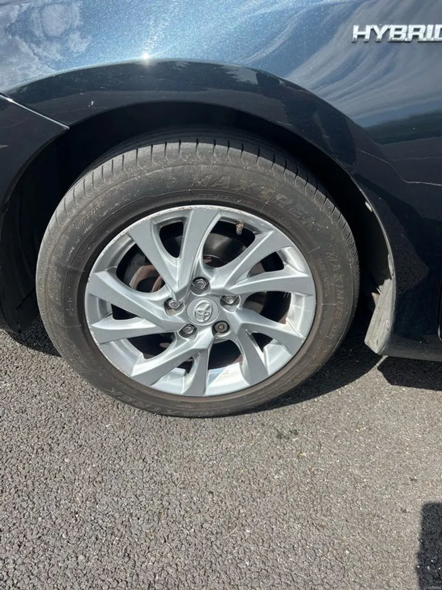 2015 Toyota Auris - Image 4