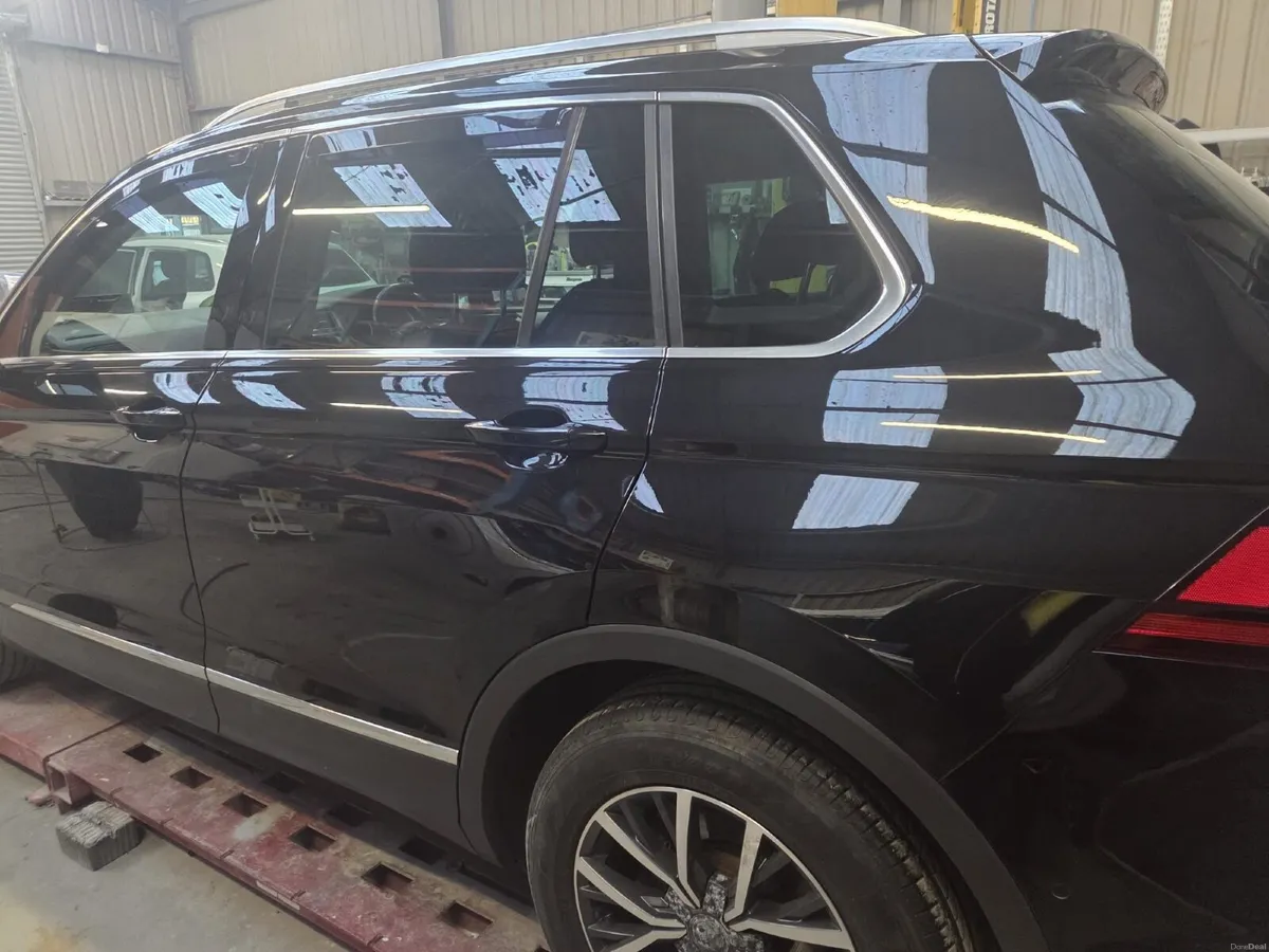 Volkswagen Tiguan 2017 - Image 2