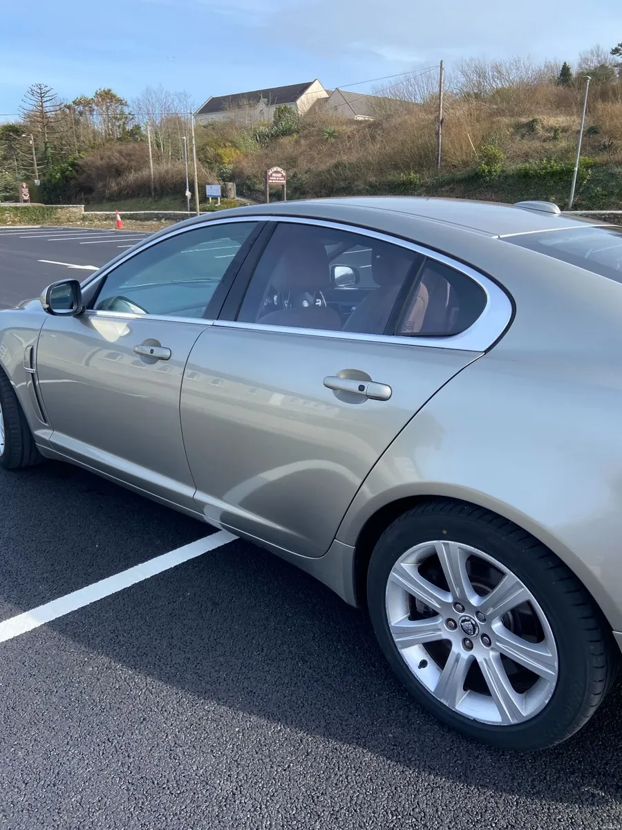 Jaguar XF 2010 - Image 1