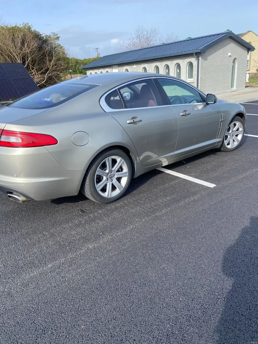 Jaguar XF 2010 - Image 4
