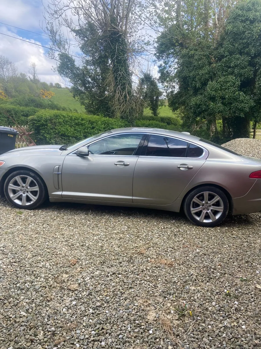 Jaguar XF 2010 - Image 1