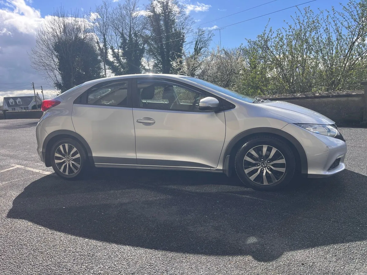 Honda Civic 2014 - Image 2