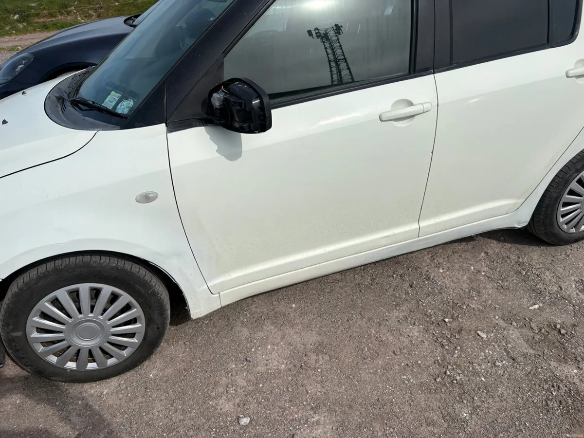 Suzuki Swift 2004 Automatic - Image 2