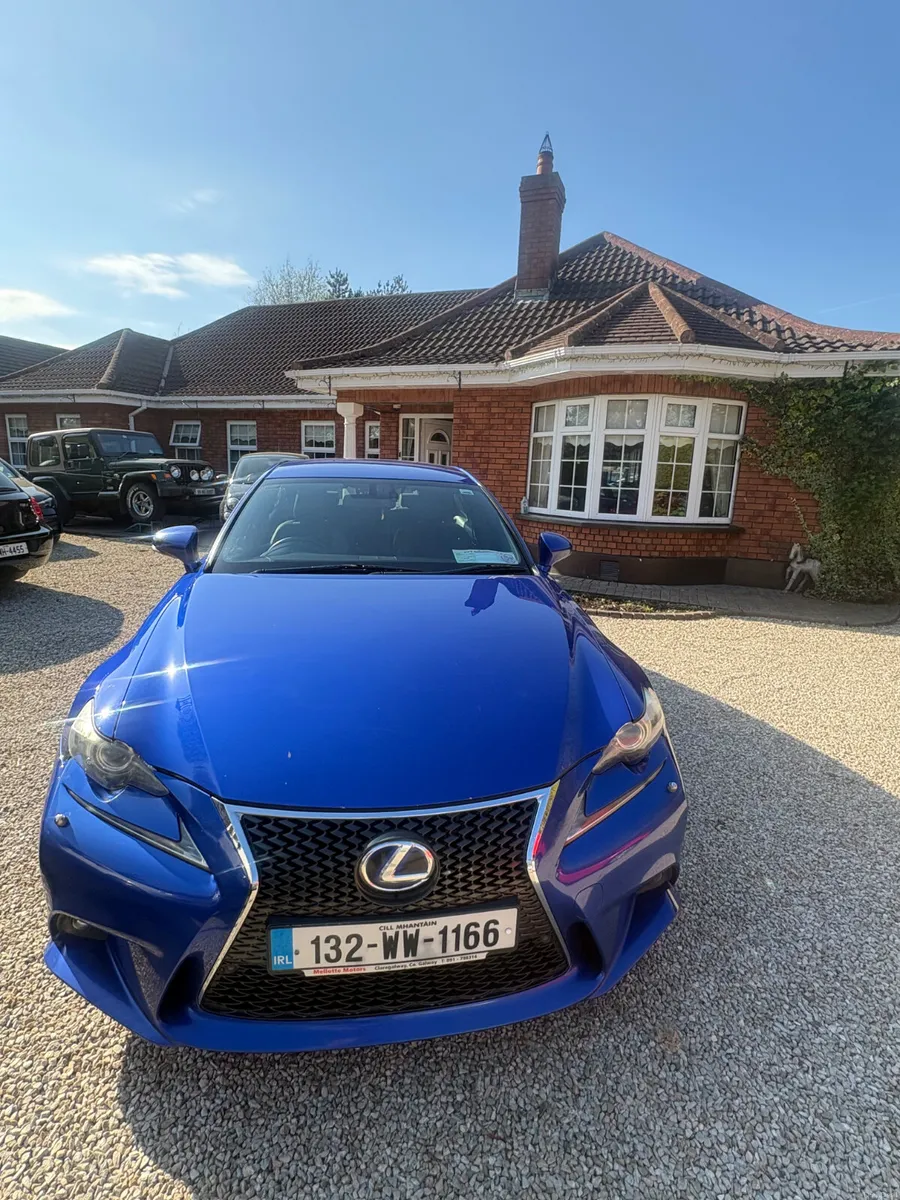 Lexus IS 2013 300H Hybrid - Image 3