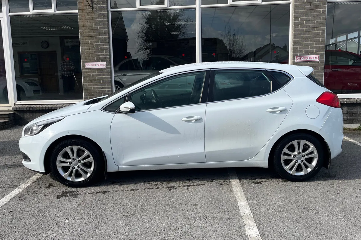 Kia Ceed EX 1.6 ISG 5DR - Image 2