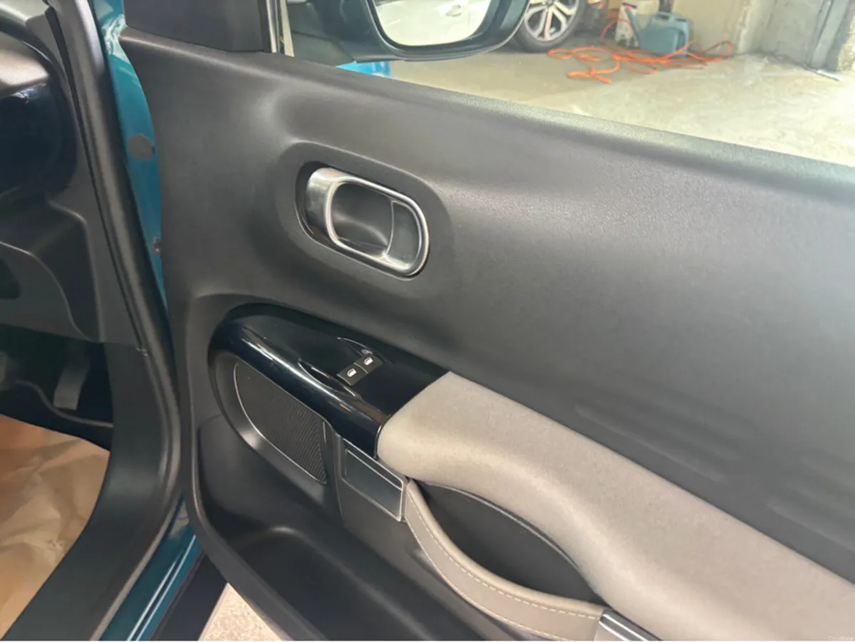 Citroen C4 Cactus FEEL PURETECH 110 EAT6 4DR AUTO - Image 4