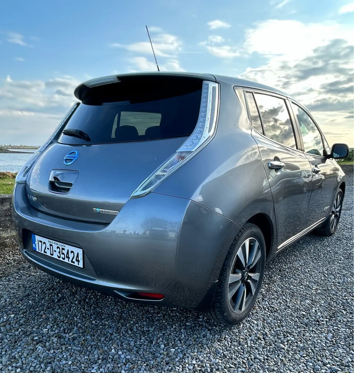 Cheap ** 2017 **High Spec TEKNA 30kw Nissan Leaf - Image 3