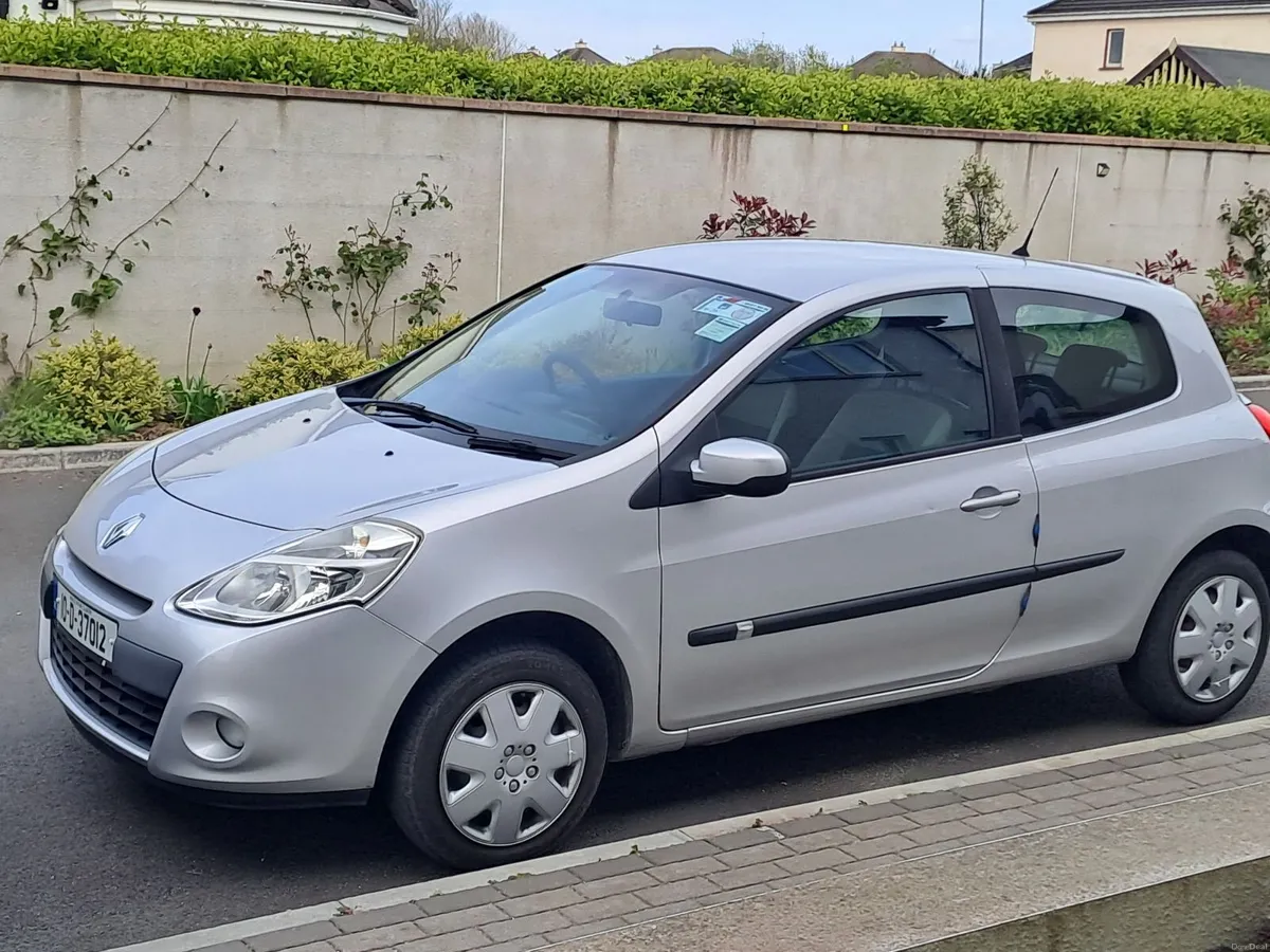 Renault Clio 2010 - Image 1