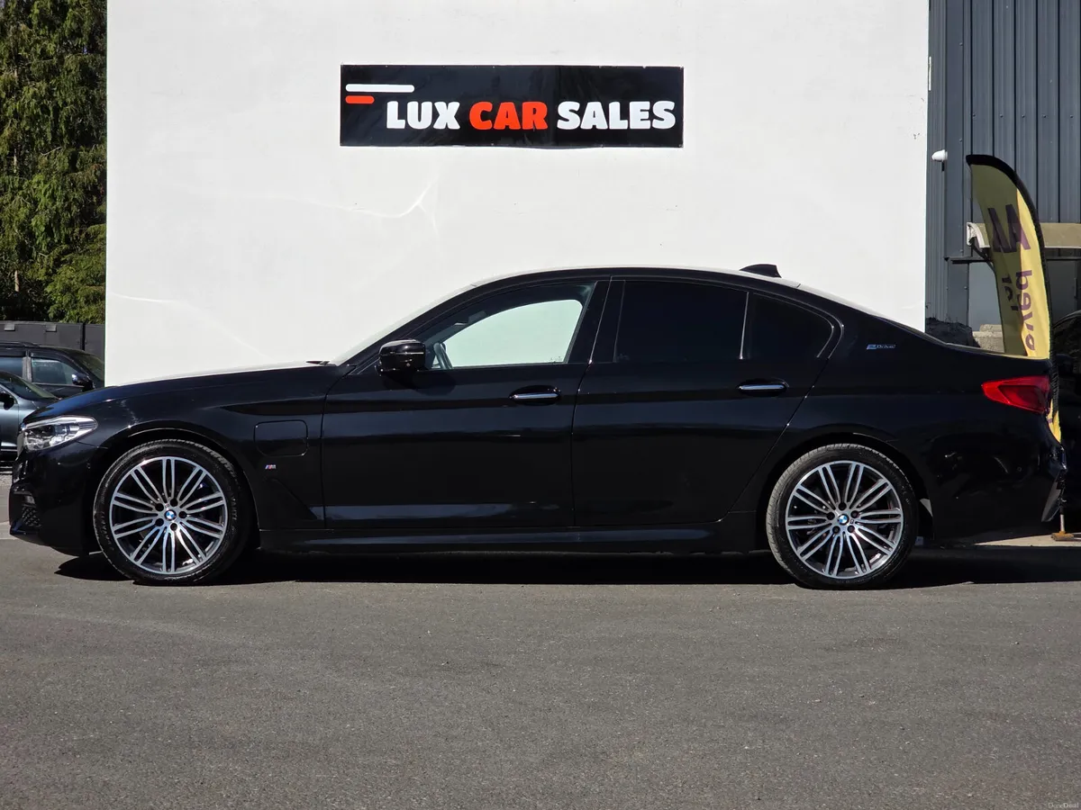 2017 BMW 530e M-SPORT // ** LOW MILEAGE ** - Image 3