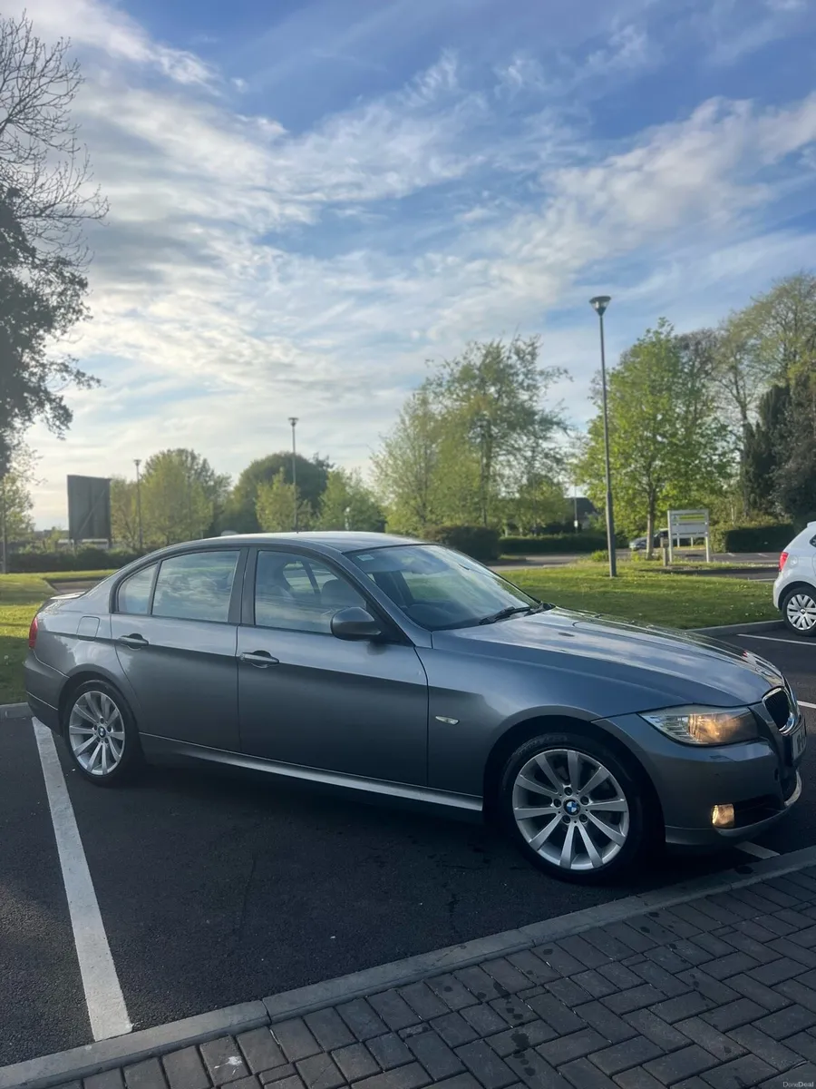 2010 BMW 320D DIESEL AUTOMATIC - Image 1