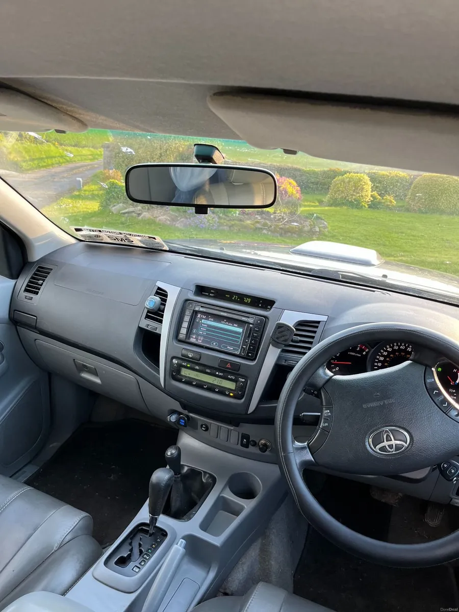 Toyota Hilux 2011 - Image 3