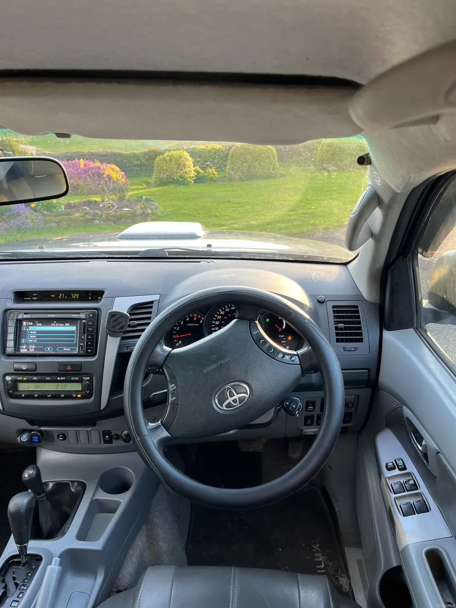 Toyota Hilux 2011 - Image 4
