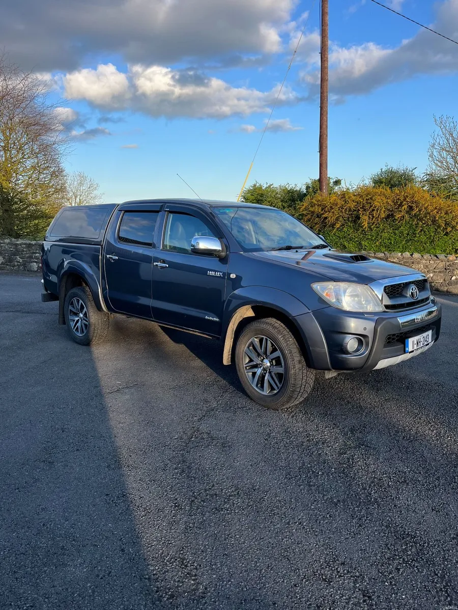 Toyota Hilux 2011 - Image 1
