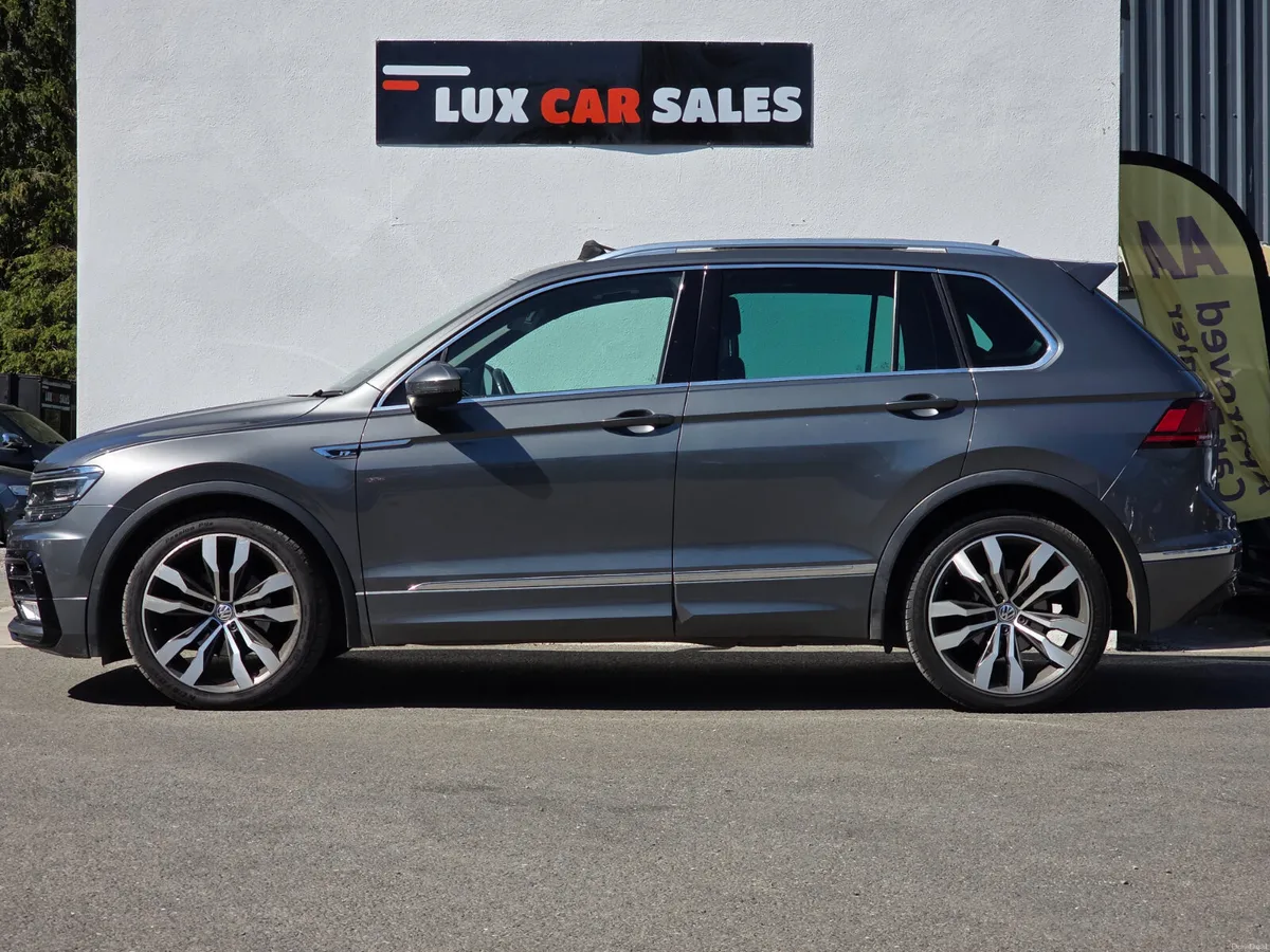 2017 VW Tiguan 2.0 TDI R-LINE // PANORAMIC ROOF - Image 3