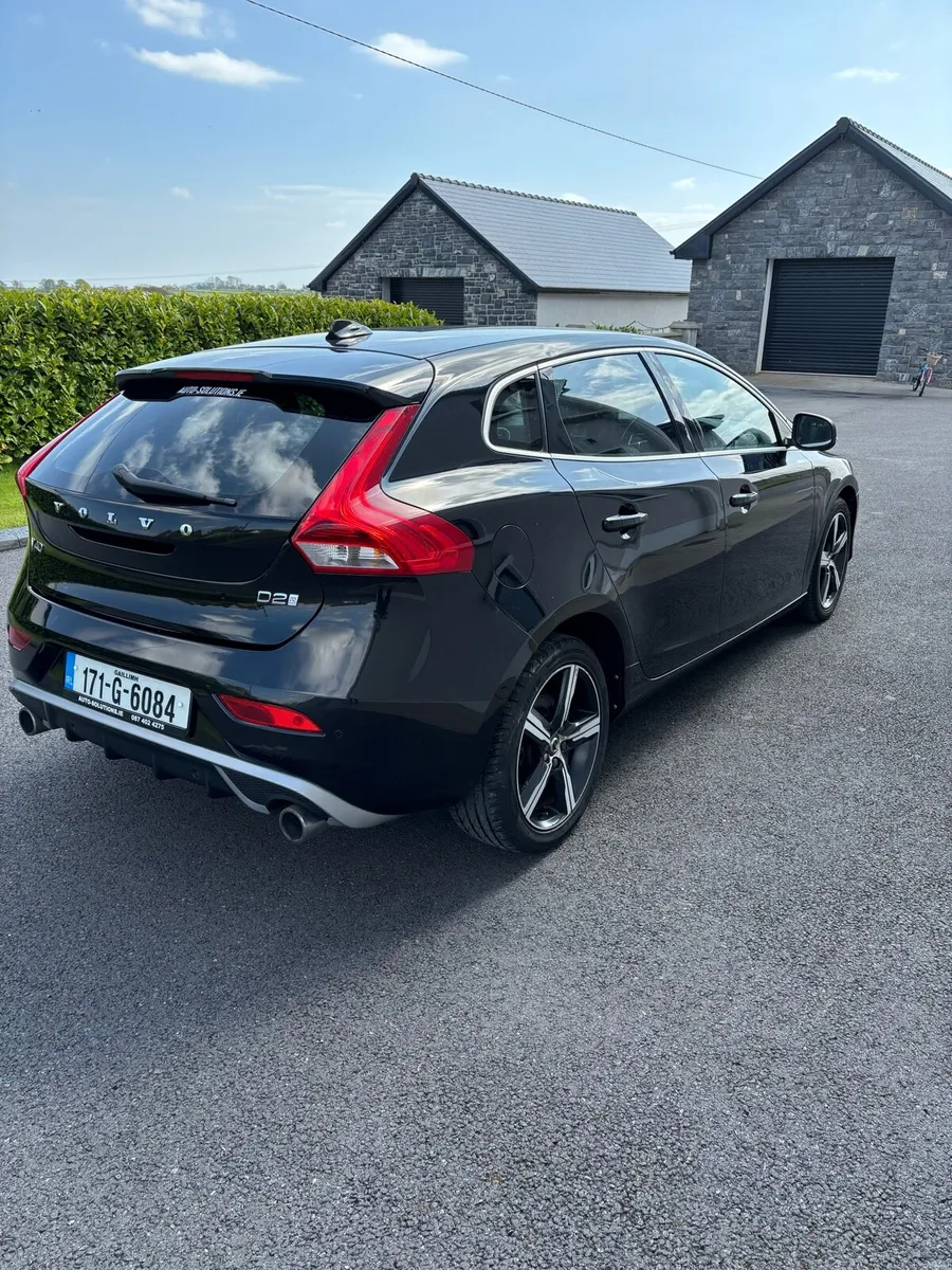 Volvo V40 D2 R-Design Nav+ 2.0 litre - Image 4
