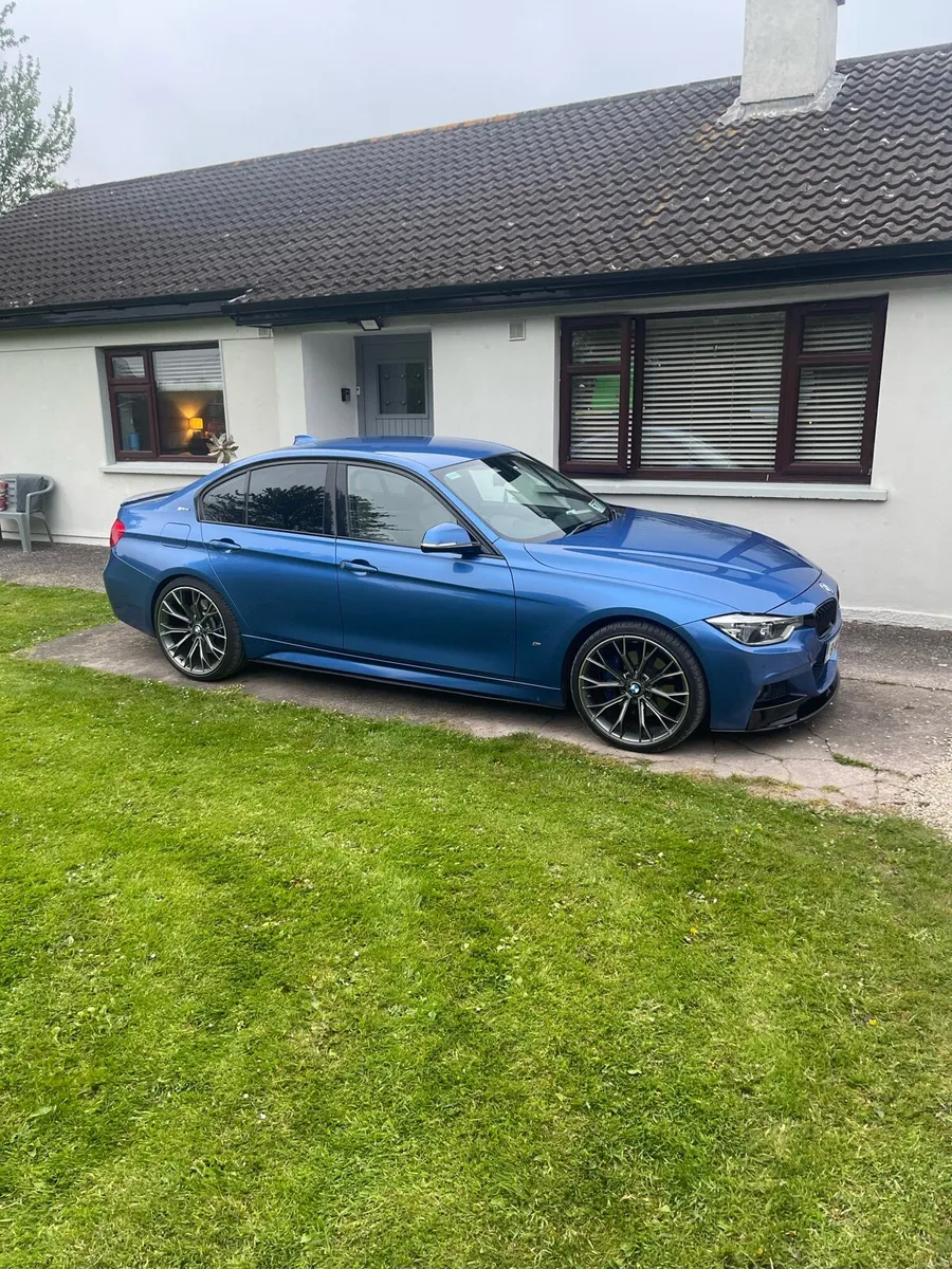 2018(181) BMW 330e M-Sport - Image 4