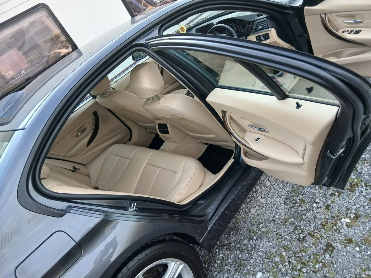 BMW 3-Series 2012 - Image 4