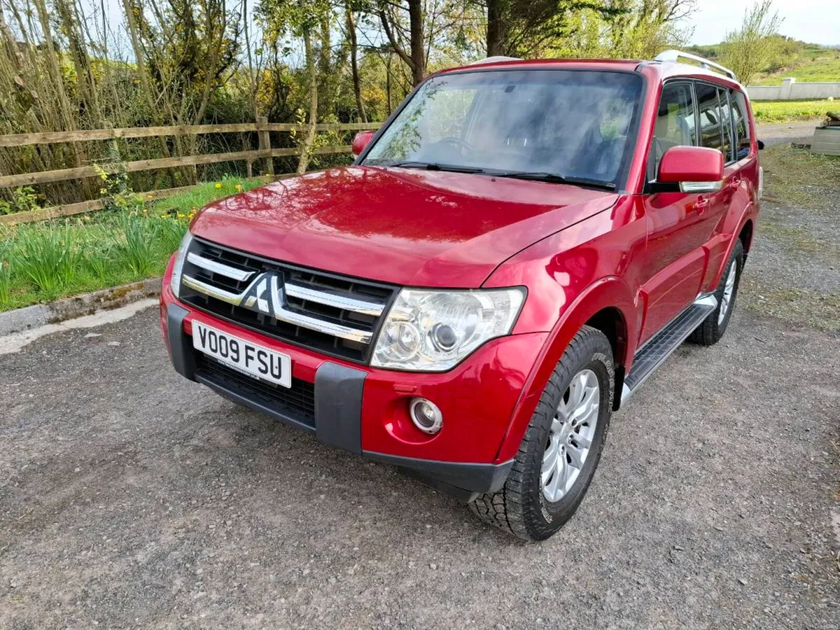 2009 Mitsubishi Pajero - Image 2