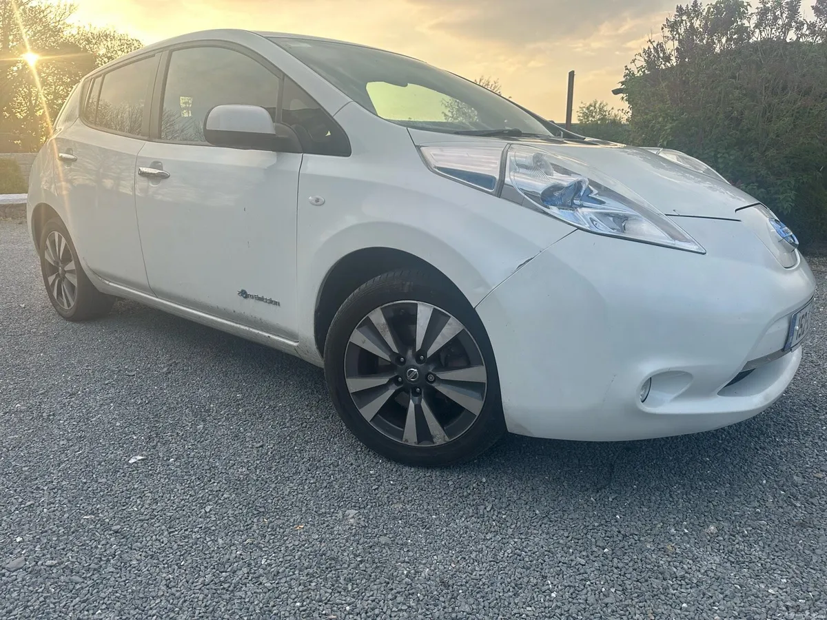 2015 Nissan Leaf Tekna 24kW - Image 2