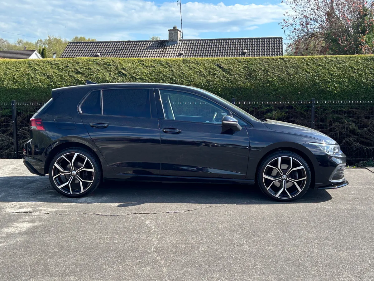 22Volkswagen Golf 1.4  Style Hybrid €20750 inc Vrt - Image 3