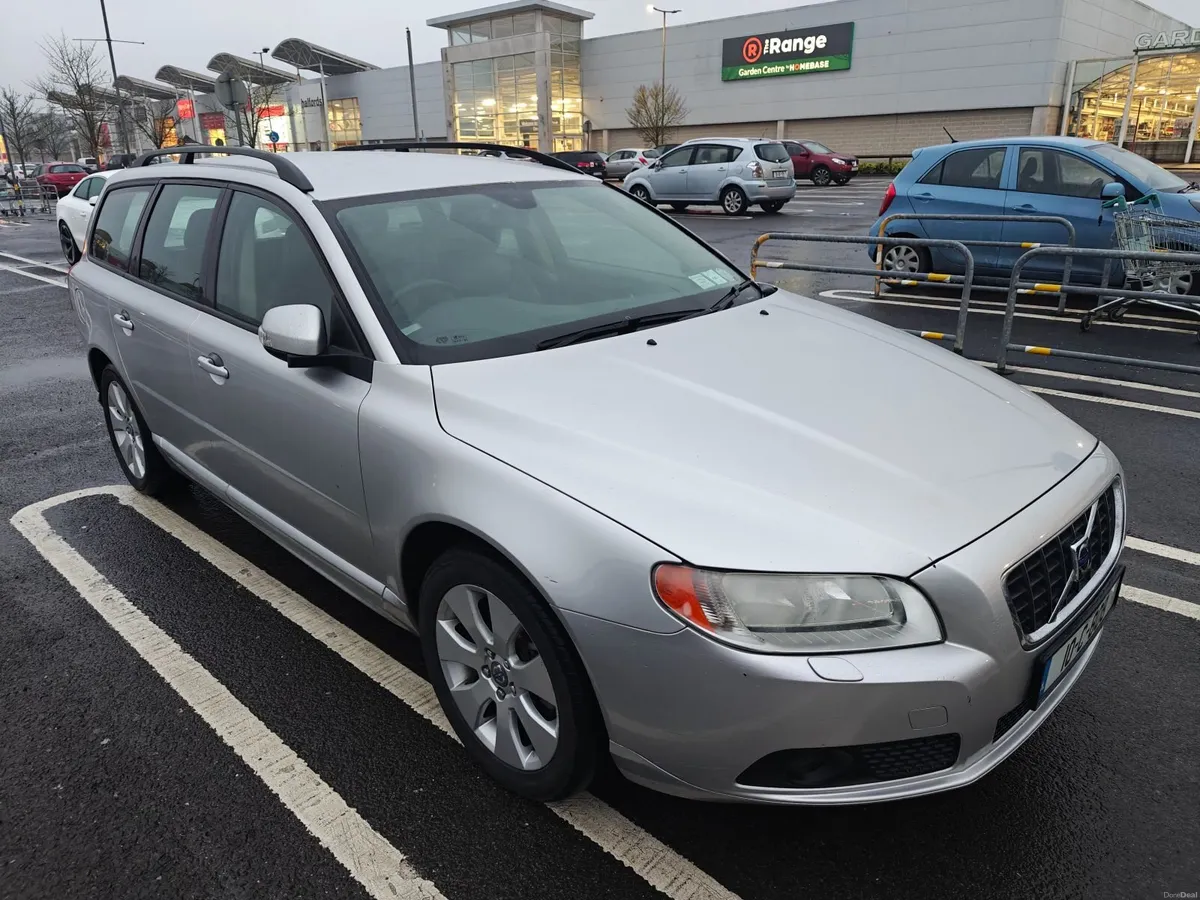 Volvo V70 2010 - Image 1