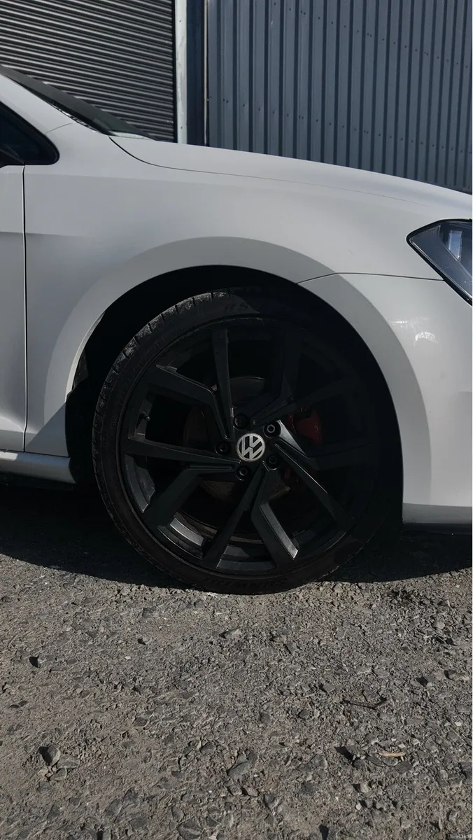 2015 Volkswagen Golf - Image 3