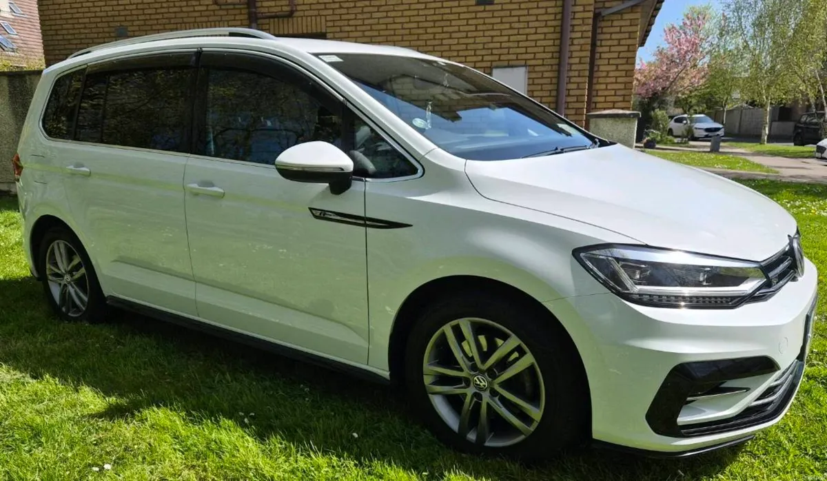 VW Touran / R-Line / 1.4 Petrol / Auto / 2016 - Image 3